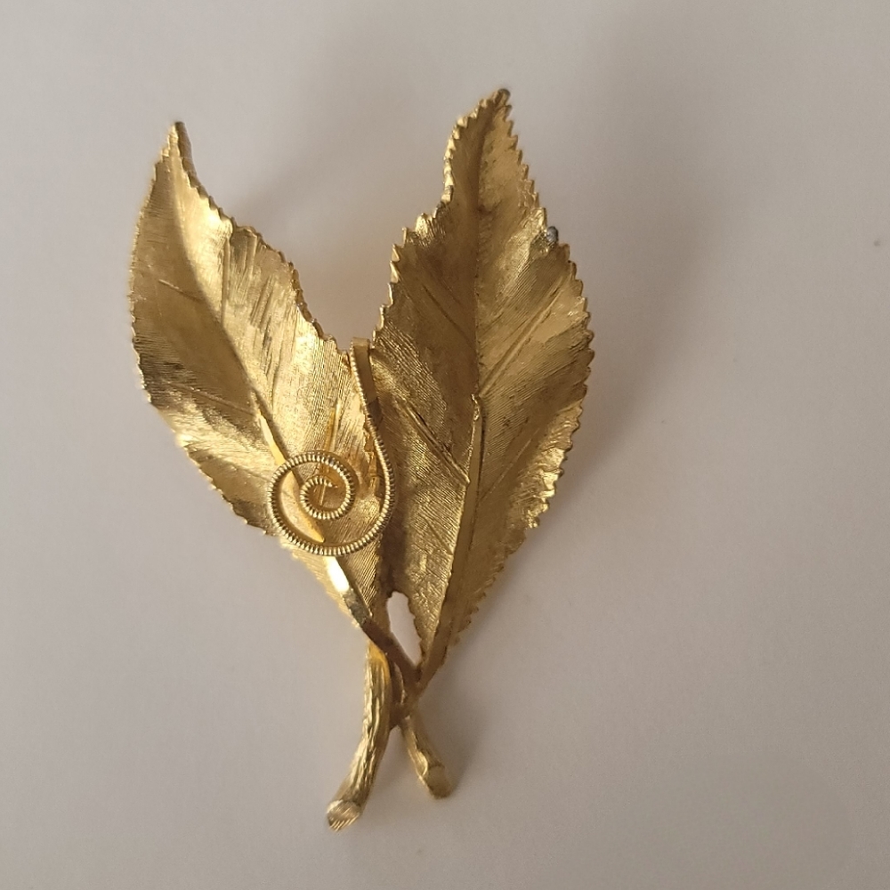 Vintage BSK Golden Tone‎ Leaf Brooch Pin